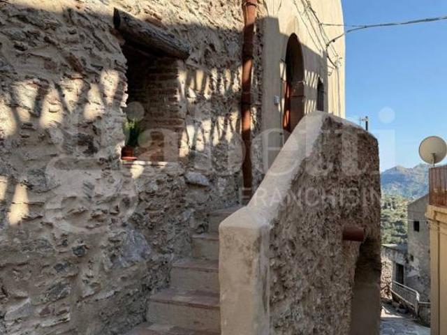 Casa indipendente in vendita a Casalvecchio Siculo piazza Vecchia, snc