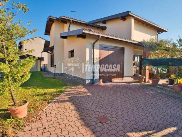 Villa in vendita a Casalvolone NO