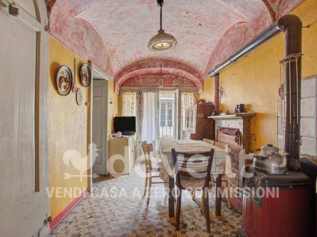 Casa indipendente in vendita a Casalzuigno VA