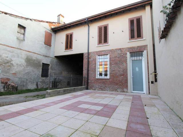 Casa indipendente in vendita a Casalbuttano ed Uniti CR