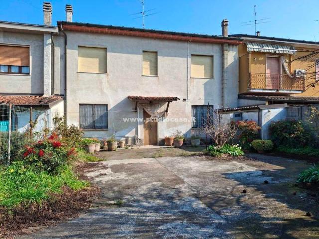 Casa indipendente in vendita a Casalmorano CR