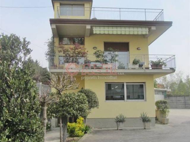 Casa indipendente in vendita a Casatenovo