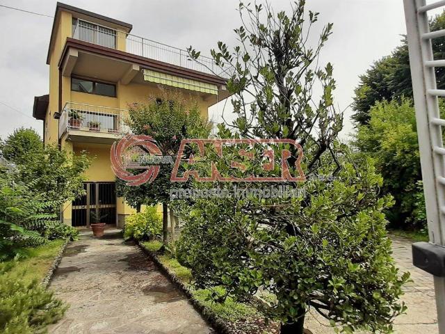 Casa indipendente in vendita a Casatenovo LC