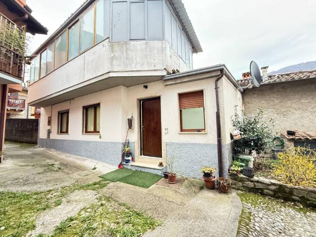 Casa indipendente in vendita a Casazza BG