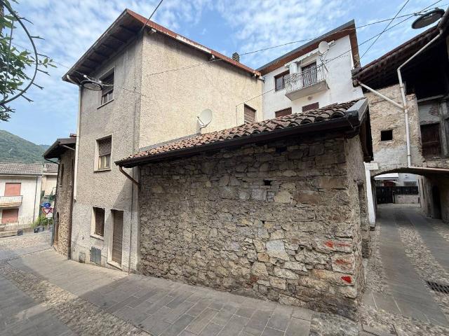 Casa indipendente in vendita a Casazza BG