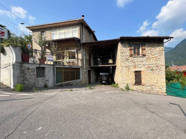 Casa indipendente in vendita a Casazza BG