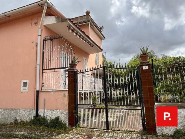 Casa indipendente in vendita a Caserta CE