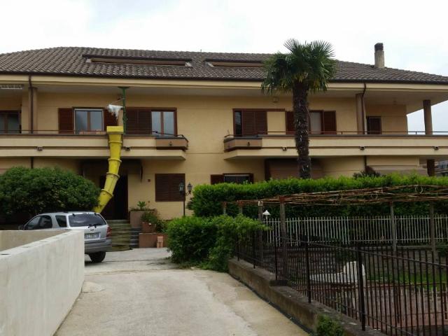 Casa indipendente in vendita a Caserta CE