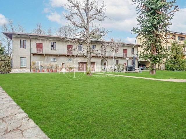 Casa indipendente in vendita a Casorate Sempione