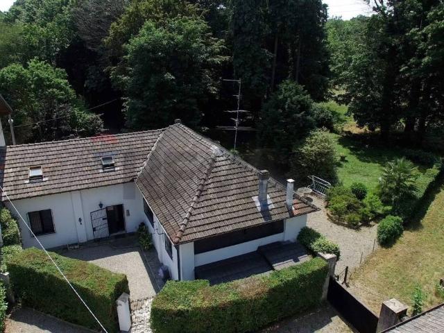 Casa indipendente in vendita a Casorate Sempione VA