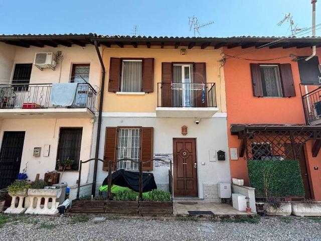 Casa indipendente in vendita a Casorate Primo PV