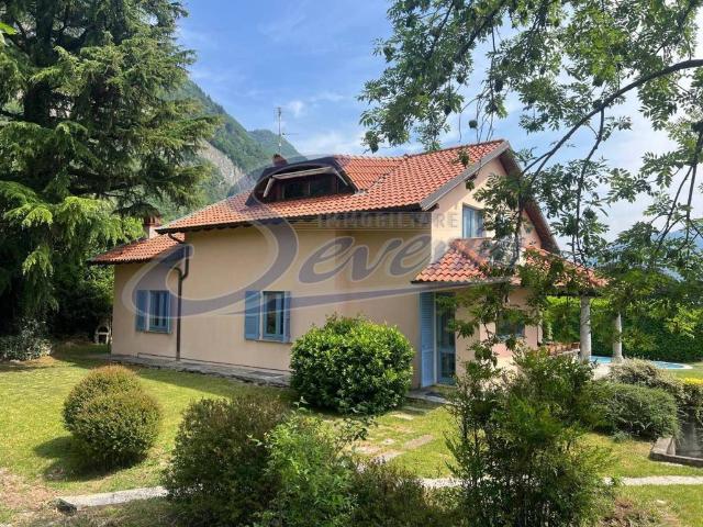Casa indipendente in vendita a Caslino d'Erba via capiria