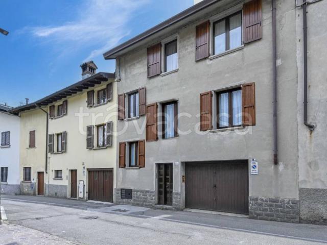 Casa indipendente in vendita a Casnigo via Cesare Battisti
