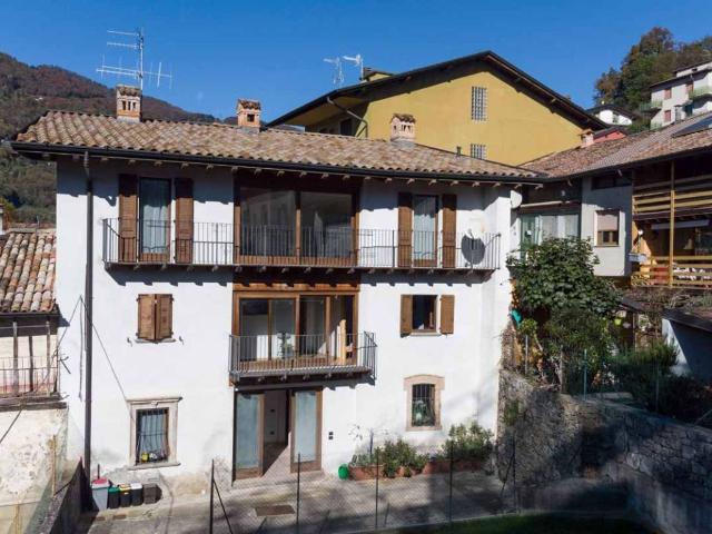 Casa indipendente in vendita a Casnigo BG