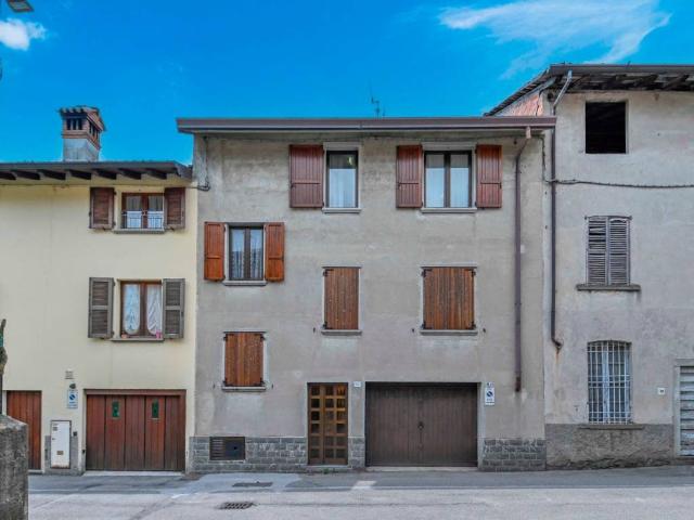 Casa indipendente in vendita a Casnigo BG