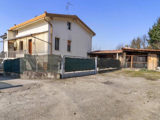 Casa indipendente in vendita a Cassano Magnago VA