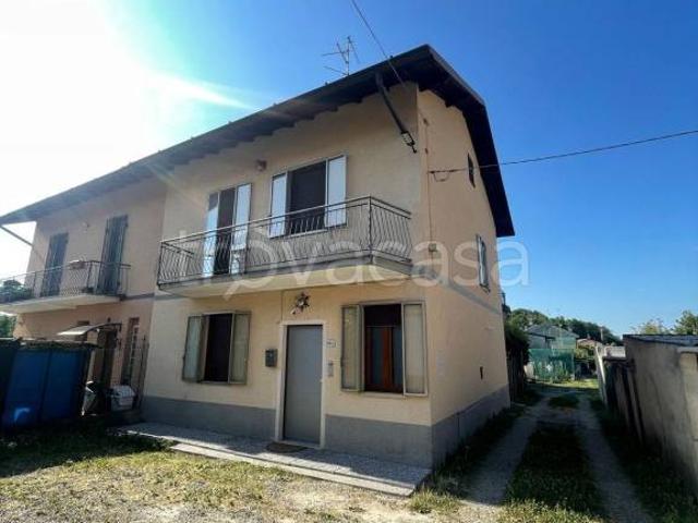 Casa indipendente in vendita a Cassina Rizzardi via Agostino Monti