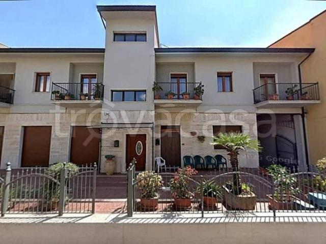 Casa indipendente in vendita a Castel Baronia via Regina Margherita, 12