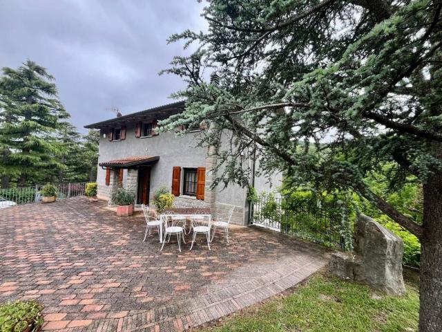 Casa indipendente in vendita a Castel d'Aiano BO