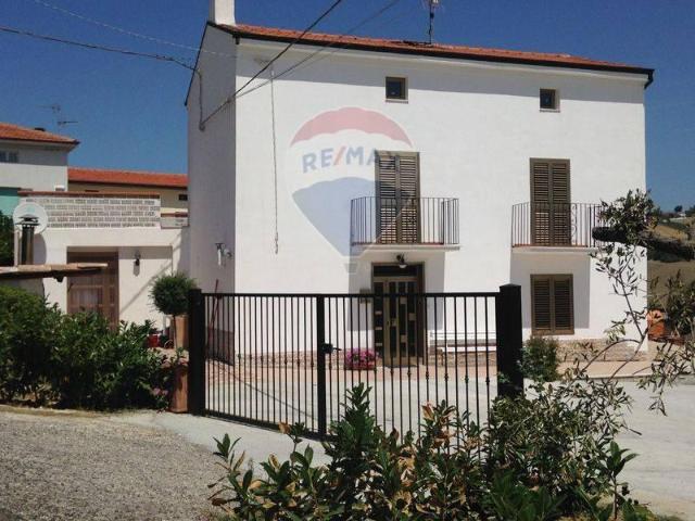 Casa indipendente in vendita a Castel Frentano