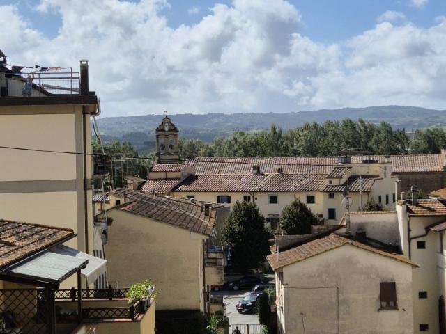 CASA INDIPENDENTE in VENDITA a CASTELFIORENTINO di 6 vani