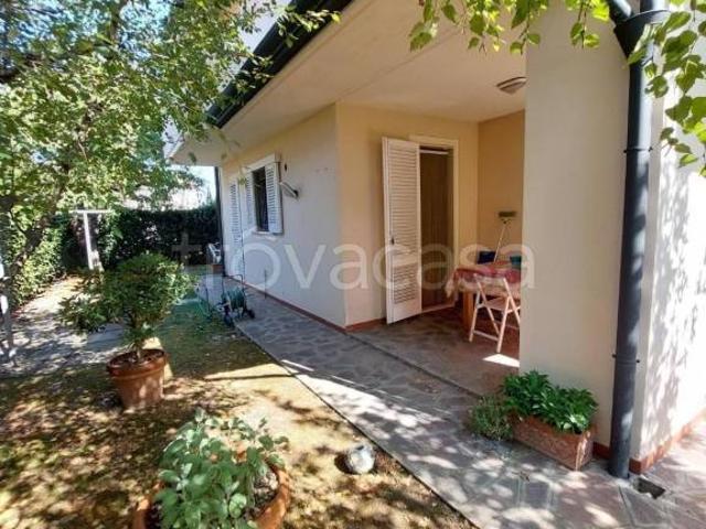 Casa indipendente in vendita a Castelfranco di Sotto via g.Deledda