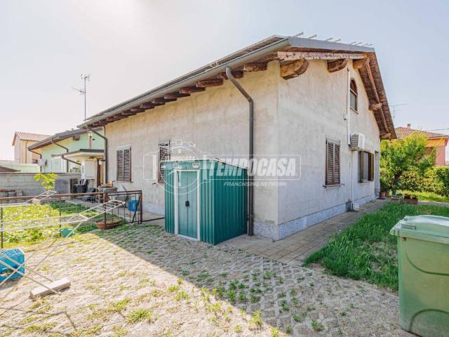 Casa indipendente in vendita a Castello d'Agogna PV