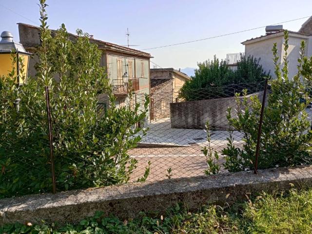 Casa indipendente in vendita a Castello del Matese CE