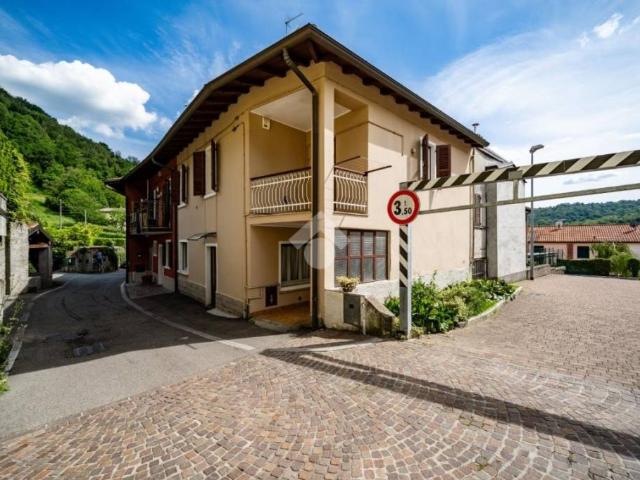 Casa indipendente in vendita a Castello di Brianza via Fontana, 010