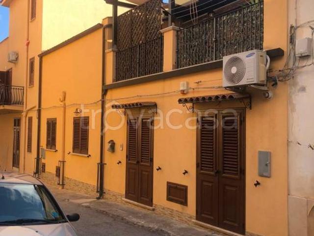Casa indipendente in vendita a Castellammare del Golfo via Giuseppe Mazzini, 4