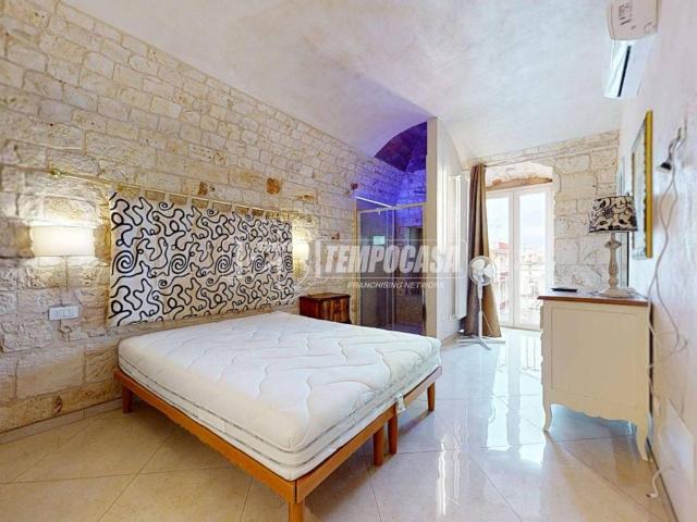 Casa indipendente in vendita a Castellana Grotte BA