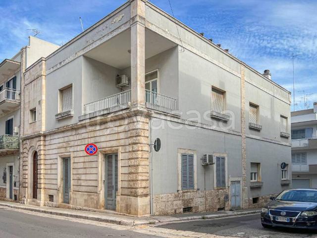 Casa indipendente in vendita a Castellana Grotte via Carlo Poerio, 25