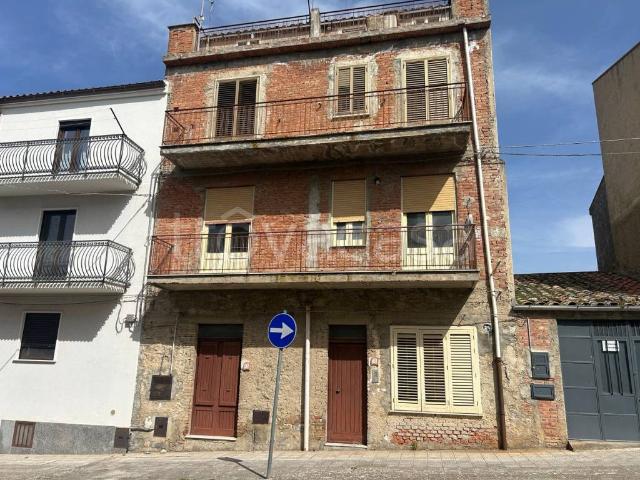 Casa indipendente in vendita a Castellana Sicula via Libertà, 69