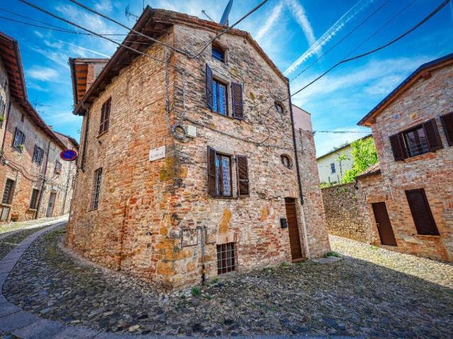 Casa indipendente in vendita a Castell'Arquato PC