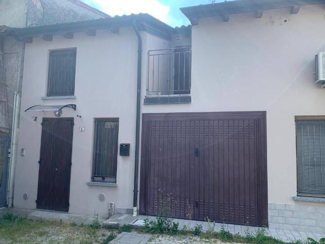 Casa indipendente in vendita a Castelleone CR