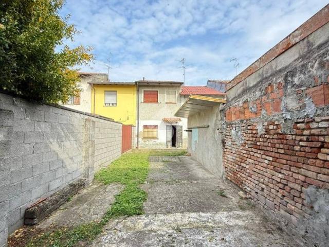 Casa indipendente in vendita a Castelleone CR