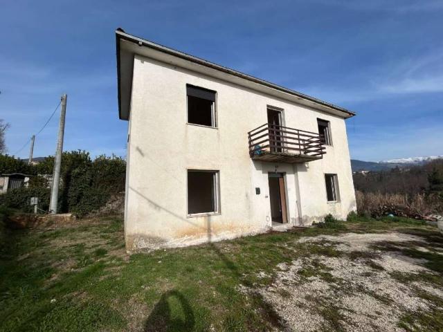 Casa indipendente in vendita a Castelliri FR