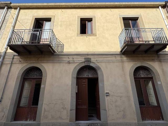 Casa indipendente in vendita a Castell'Umberto ME