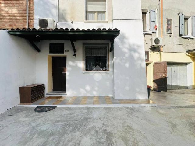 Casa indipendente in vendita a Castelnovo di Sotto RE