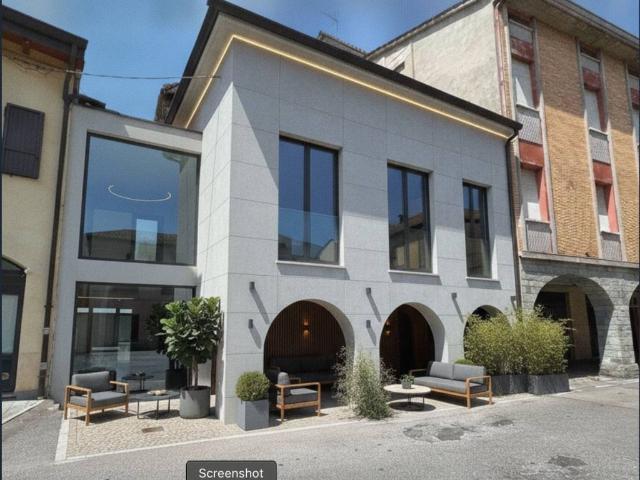 Casa indipendente in vendita a Castelnovo di Sotto RE