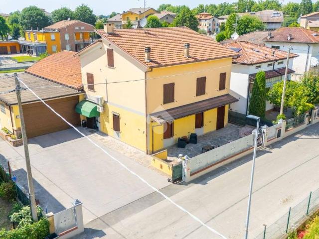 Casa indipendente in vendita a Castelnovo di Sotto RE