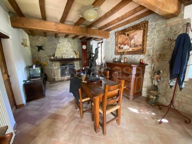 Casa indipendente in vendita a Castelnovo ne' Monti via Cavalieri