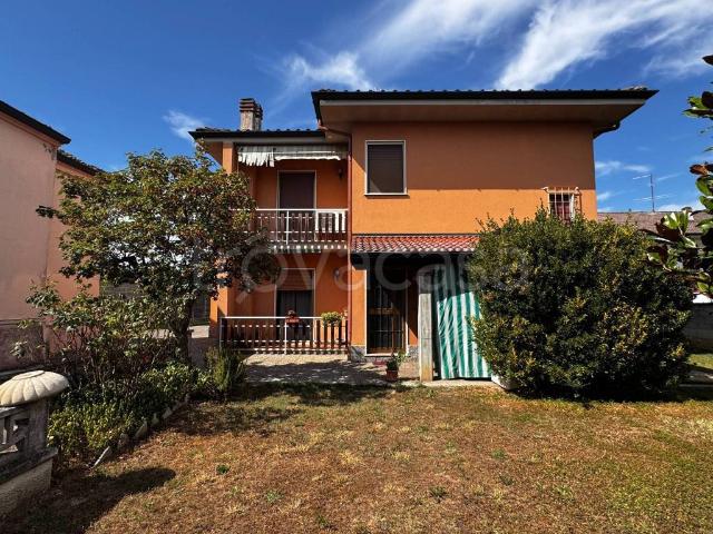 Casa indipendente in vendita a Castelnuovo Bocca d'Adda via Piave