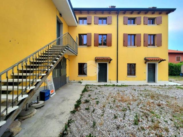 Casa indipendente in vendita a Castelnuovo del Garda VR