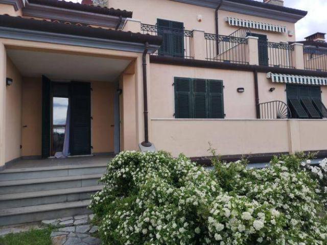 Casa indipendente in vendita a Castelnuovo Magra SP