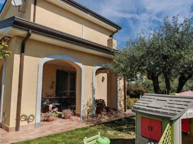 Casa indipendente in vendita a Castelnuovo Magra SP