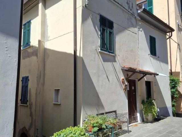Casa indipendente in vendita a Castelnuovo Magra SP