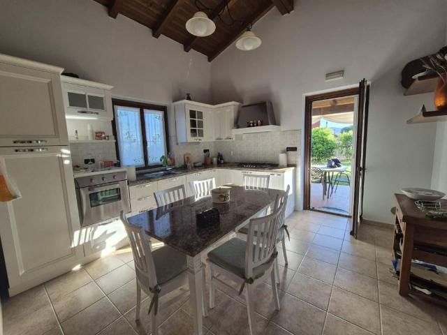Casa indipendente in vendita a Castelnuovo Magra SP