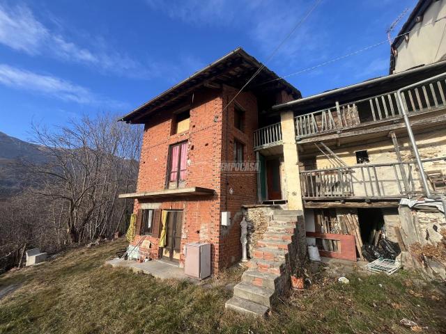 Casa indipendente in vendita a Castelnuovo Nigra