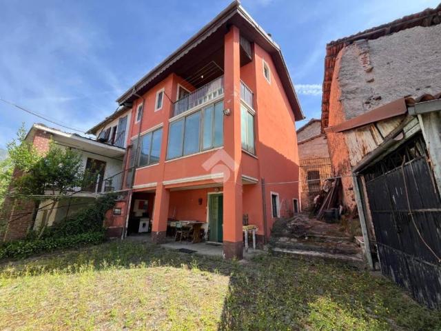 Casa indipendente in vendita a Castelnuovo Nigra TO